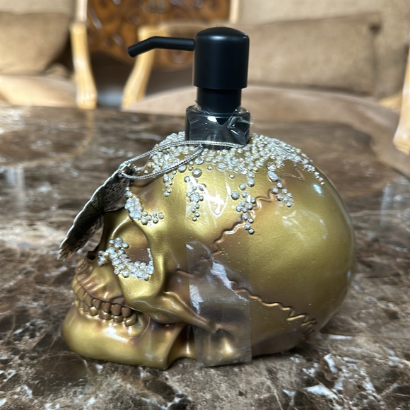Halloween Skull Soap Dispenser. - Picture 2 of 4